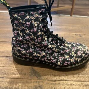 Size 9 Dr Martens Black Mini Tydee Floral Boots